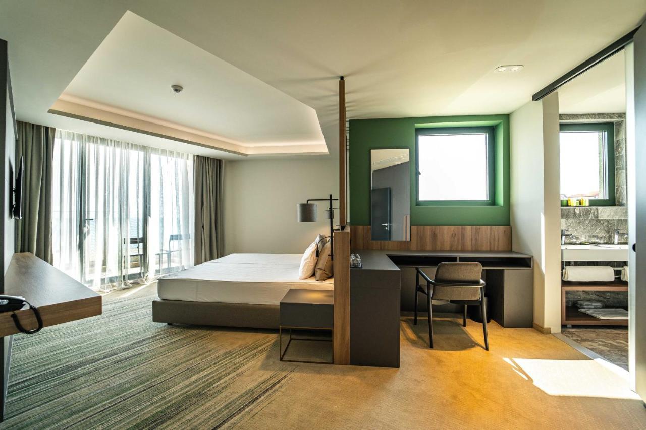 Hvd Reina Del Mar - Premium Spa Service & Free Parking Obzor Exterior photo