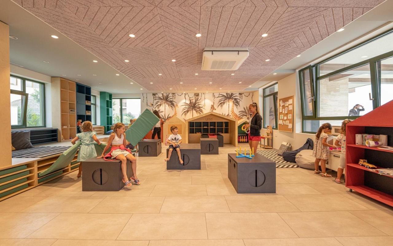 Hvd Reina Del Mar - Premium Spa Service & Free Parking Obzor Exterior photo