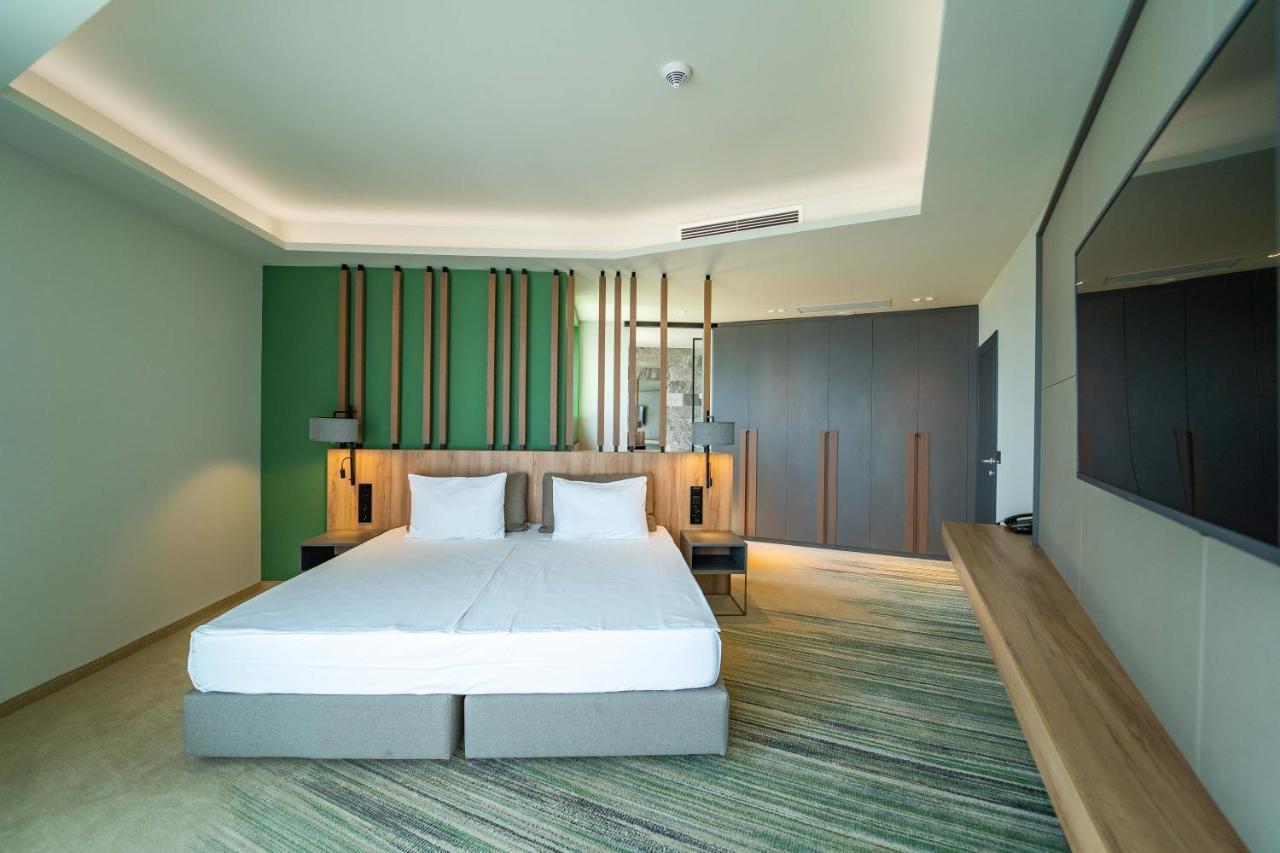 Hvd Reina Del Mar - Premium Spa Service & Free Parking Obzor Exterior photo